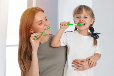 親子　歯磨き　フッ素　健康　虫歯