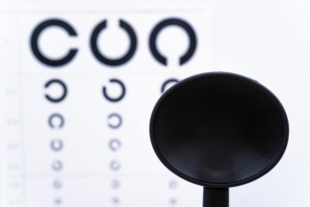 視力検査　眼科　目